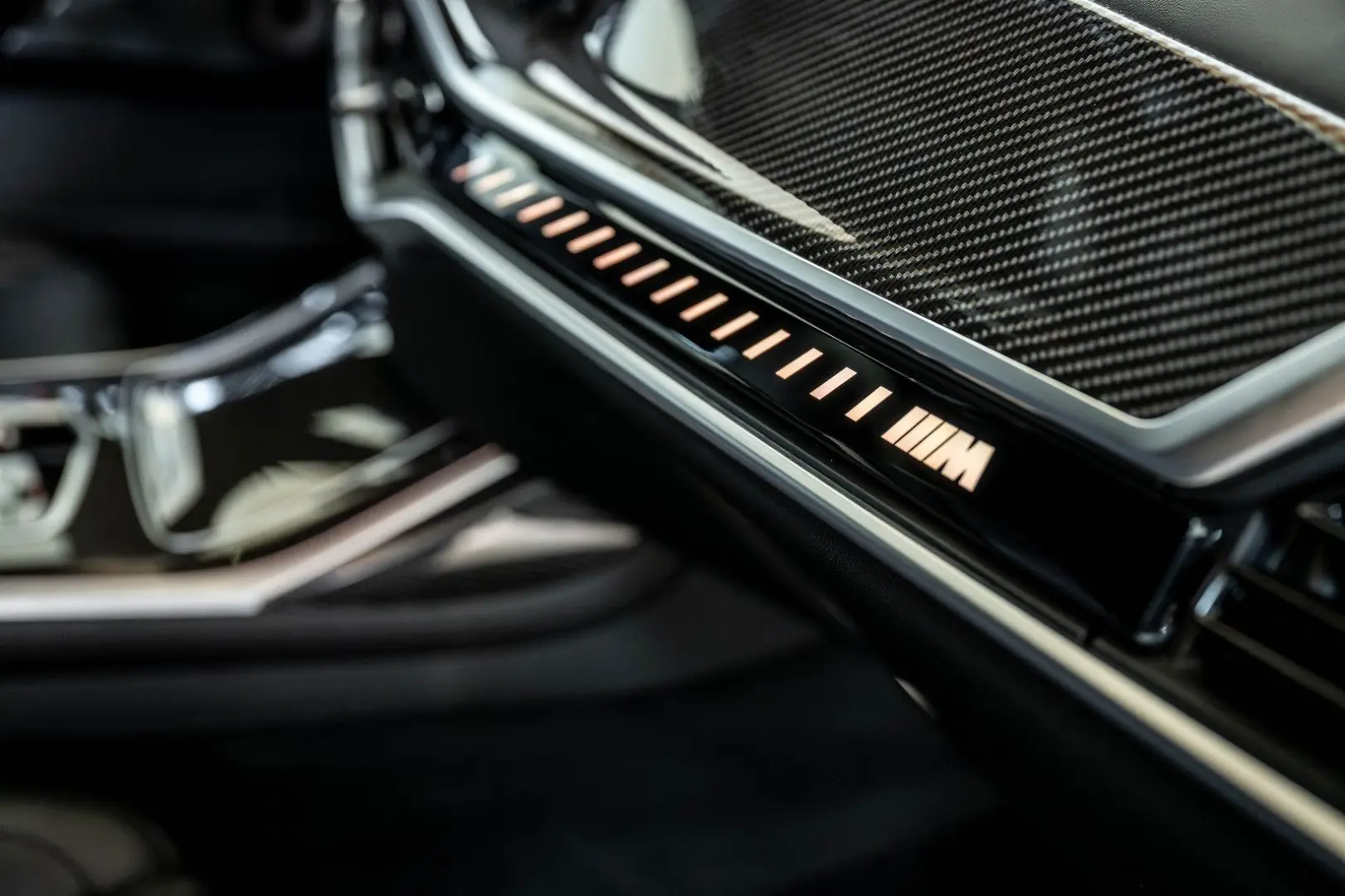 X7 M60i M SPORT PRO EXKLUSIV DRIV PARK B&W 6SITZ