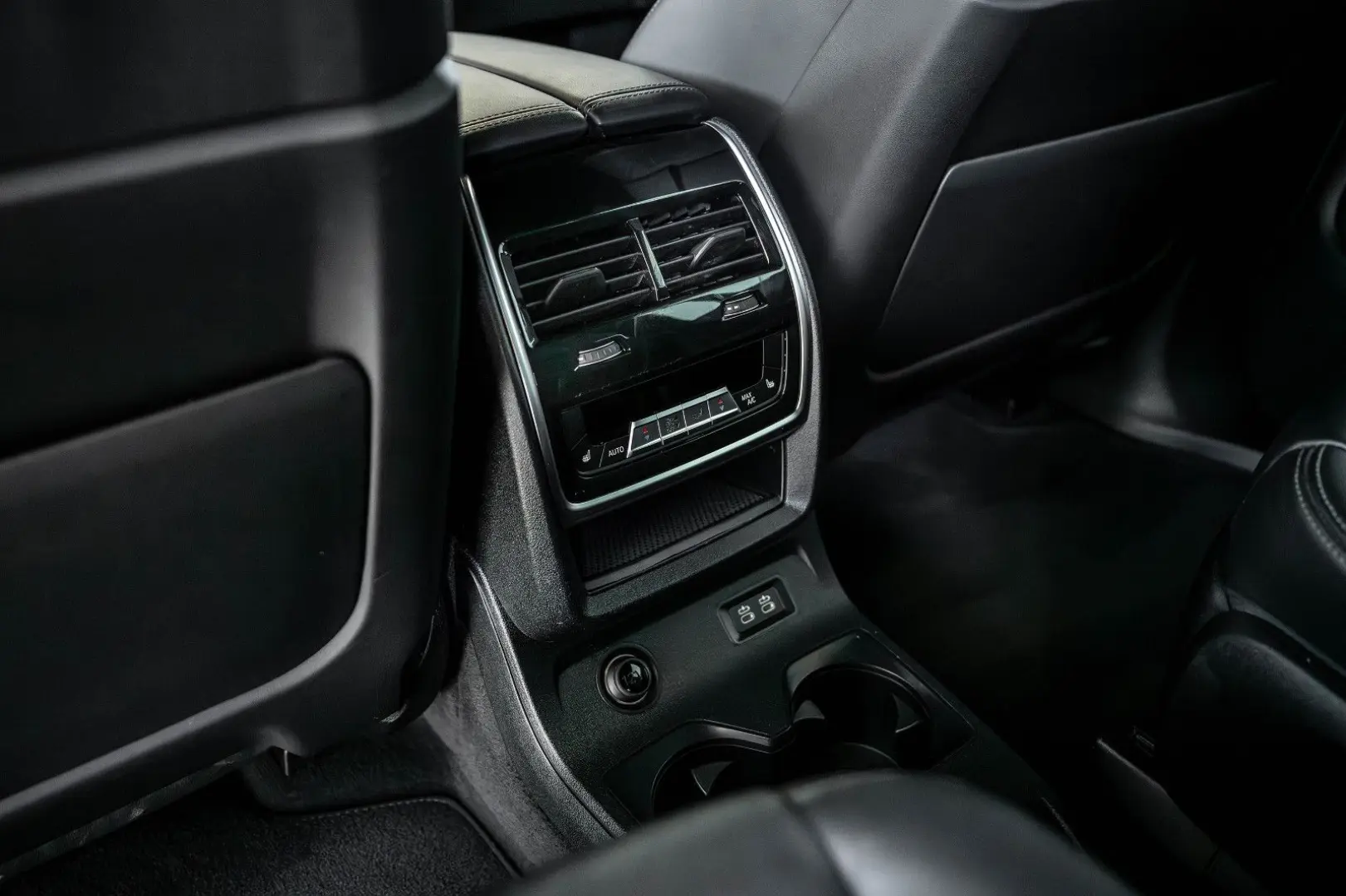 X7 M60i M SPORT PRO EXKLUSIV DRIV PARK B&W 6SITZ