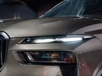 X7 M60i B&W LUFTFEDER. PANO 22 LM HUD 7-SITZ 1HD