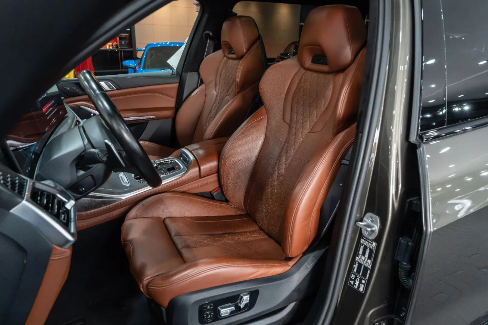 X7 M60i B&W LUFTFEDER. PANO 22 LM HUD 7-SITZ 1HD