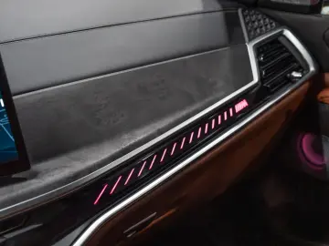 X7 M60i B&W LUFTFEDER. PANO 22 LM HUD 7-SITZ 1HD