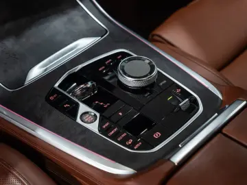 X7 M60i B&W LUFTFEDER. PANO 22 LM HUD 7-SITZ 1HD