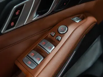 X7 M60i B&W LUFTFEDER. PANO 22 LM HUD 7-SITZ 1HD