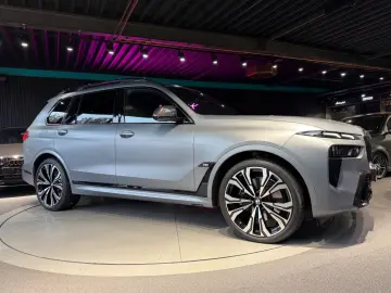 X7 M60i HUD SKY PANO KEY SOFT DIS MASSA 23ZOLL