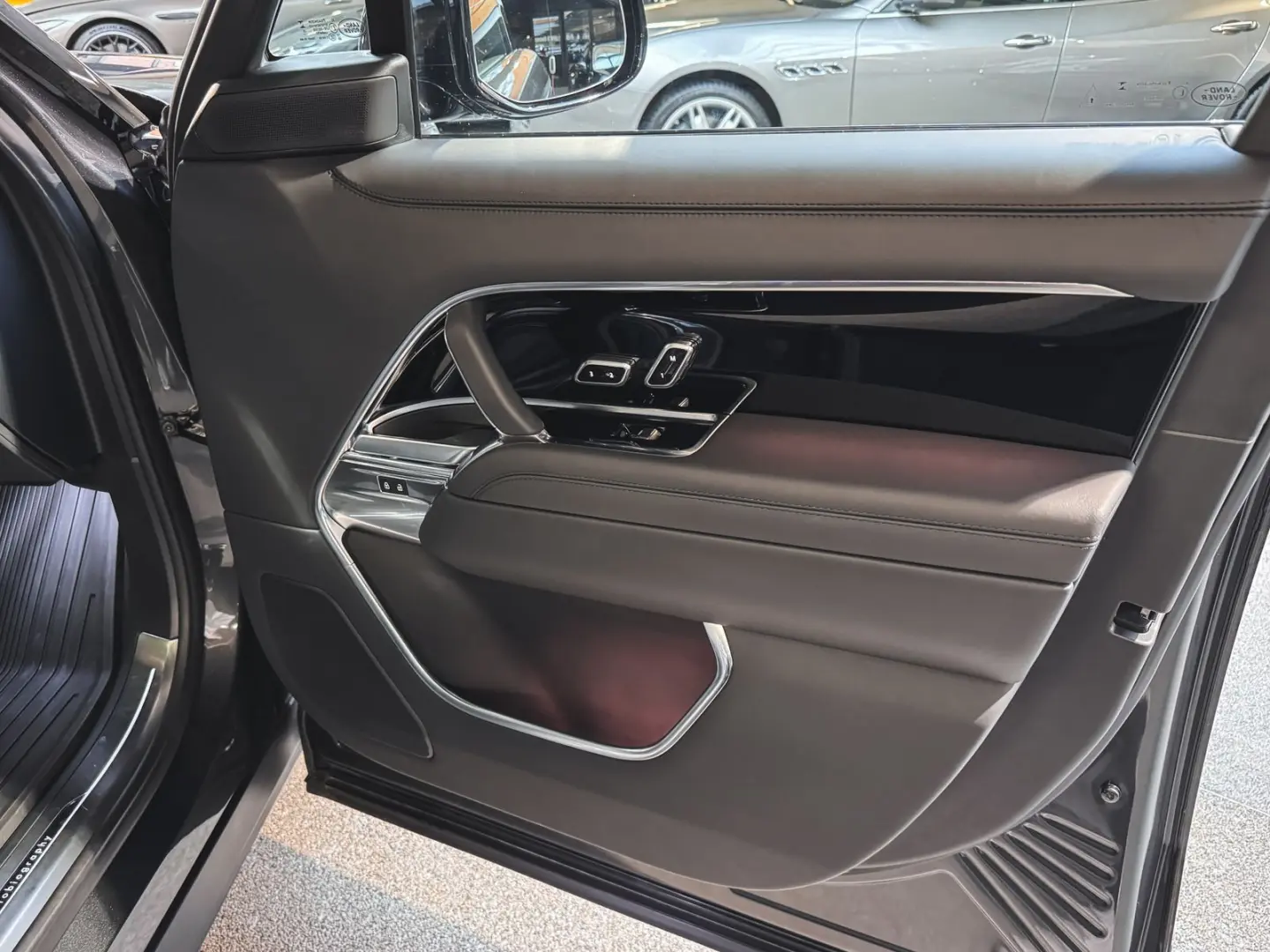 Range Rover Autobiography (SWB)