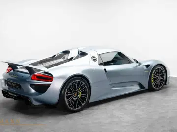 918 SPYDER   LIFT   CARBON   BURMESTER