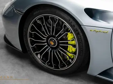 918 SPYDER   LIFT   CARBON   BURMESTER