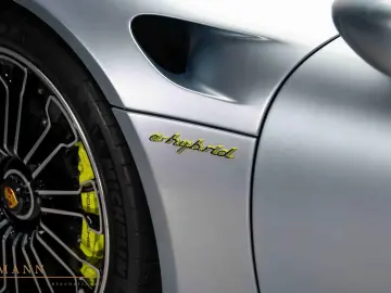 918 SPYDER   LIFT   CARBON   BURMESTER