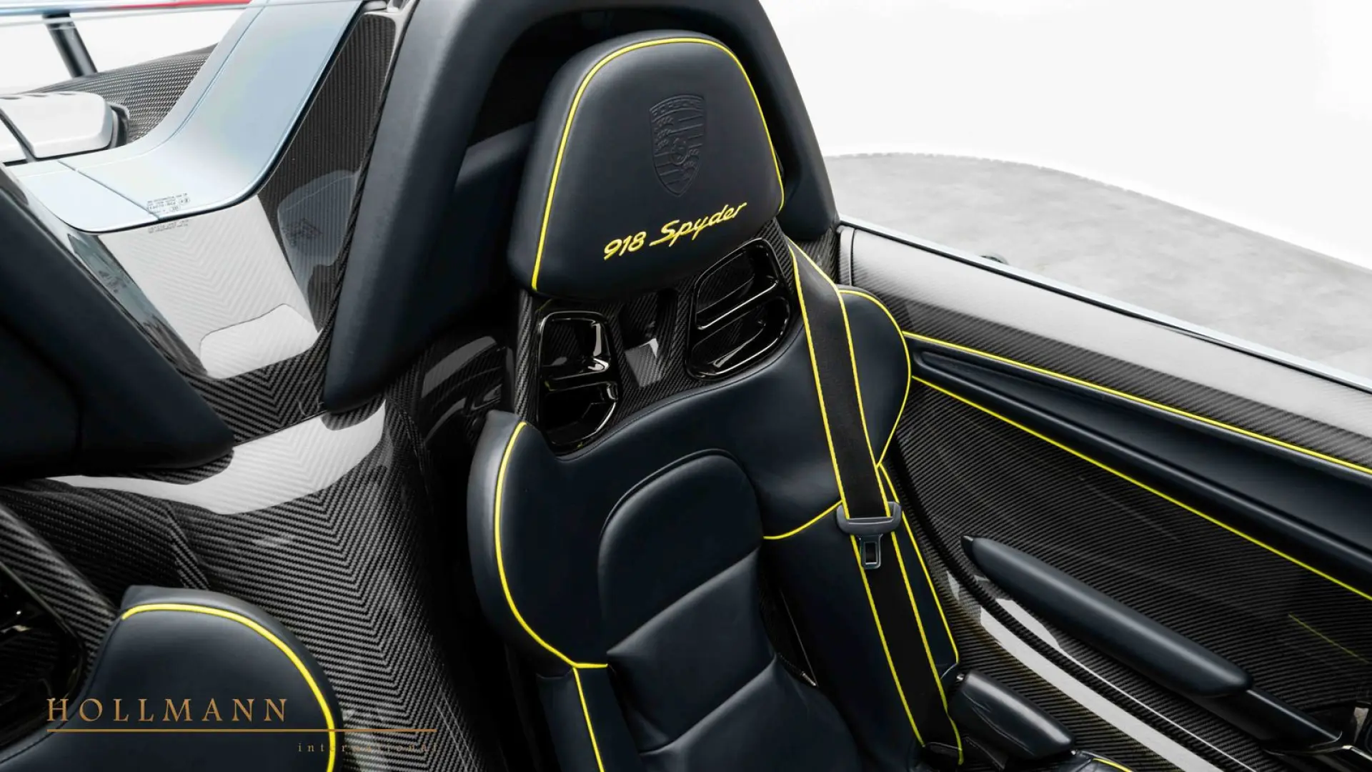 918 SPYDER   LIFT   CARBON   BURMESTER