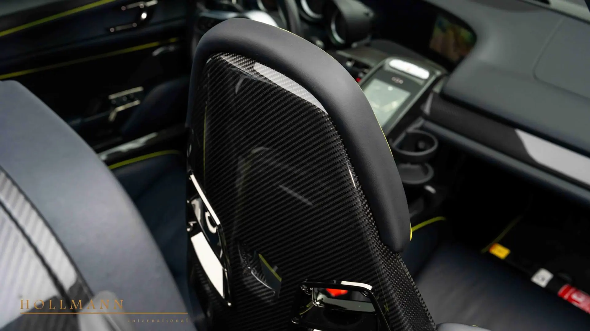 918 SPYDER   LIFT   CARBON   BURMESTER