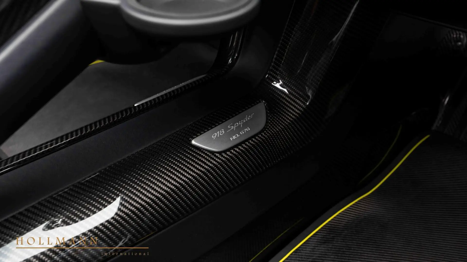 918 SPYDER   LIFT   CARBON   BURMESTER