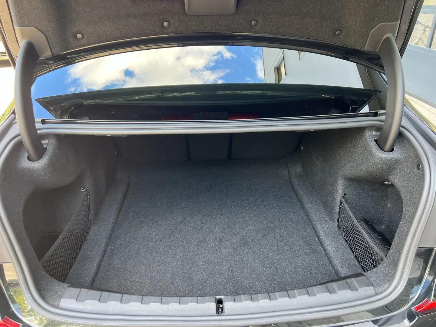 320i LIMOUSINE M SPORT LASER HIFI SHZG.