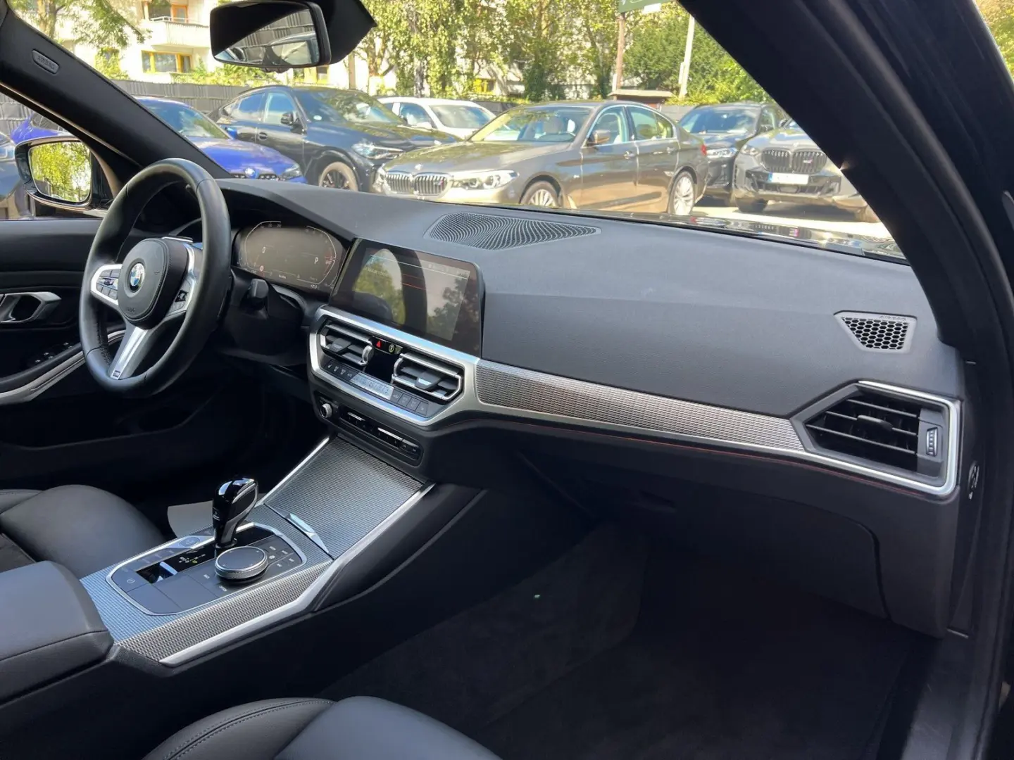 320i LIMOUSINE M SPORT LASER HIFI SHZG.