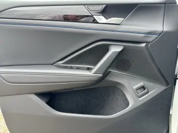 Tiguan der Neue R-Line TDi 4M Akustikverglassung