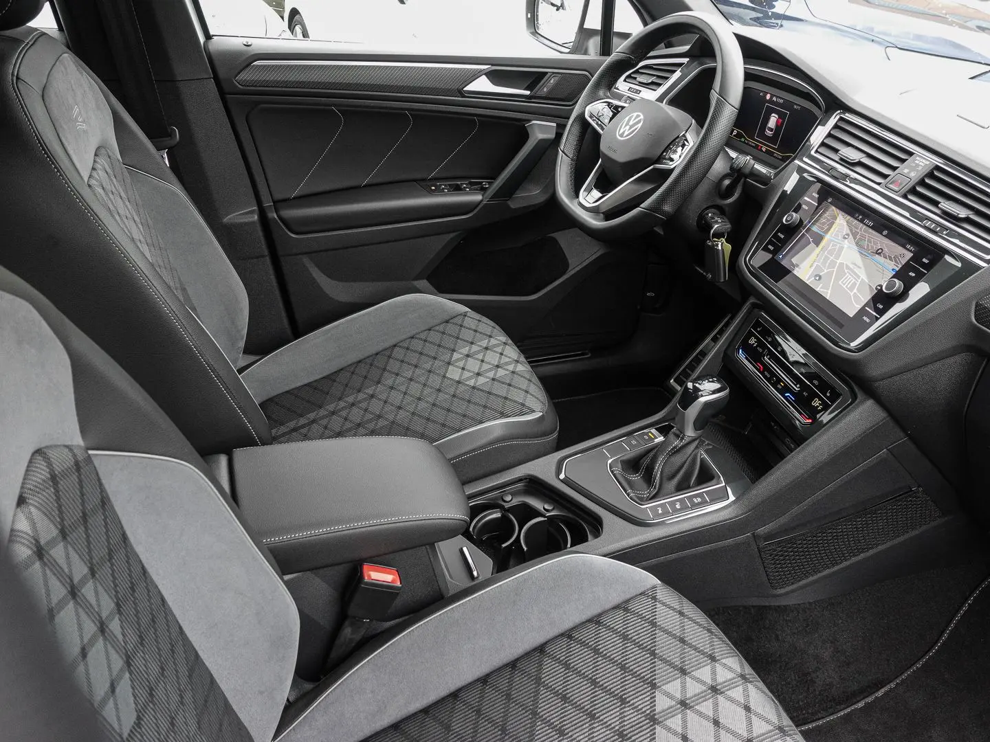 Tiguan 2.0 TDI DSG R-Line NAVI ACC PARKASS KAM