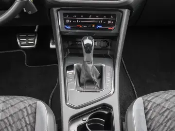 Tiguan 2.0 TDI DSG R-Line NAVI ACC PARKASS KAM