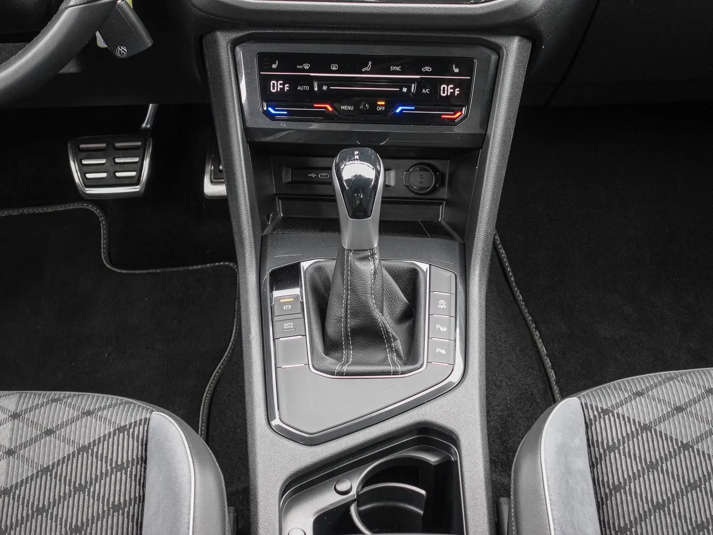 Tiguan 2.0 TDI DSG R-Line NAVI ACC PARKASS KAM