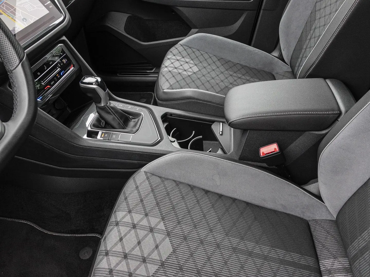 Tiguan 2.0 TDI DSG R-Line NAVI ACC PARKASS KAM