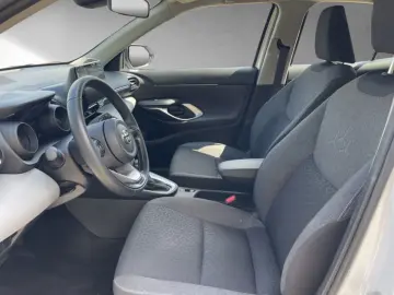 Yaris Cross 1.5 Hybrid Business  ACC SHZ CAM