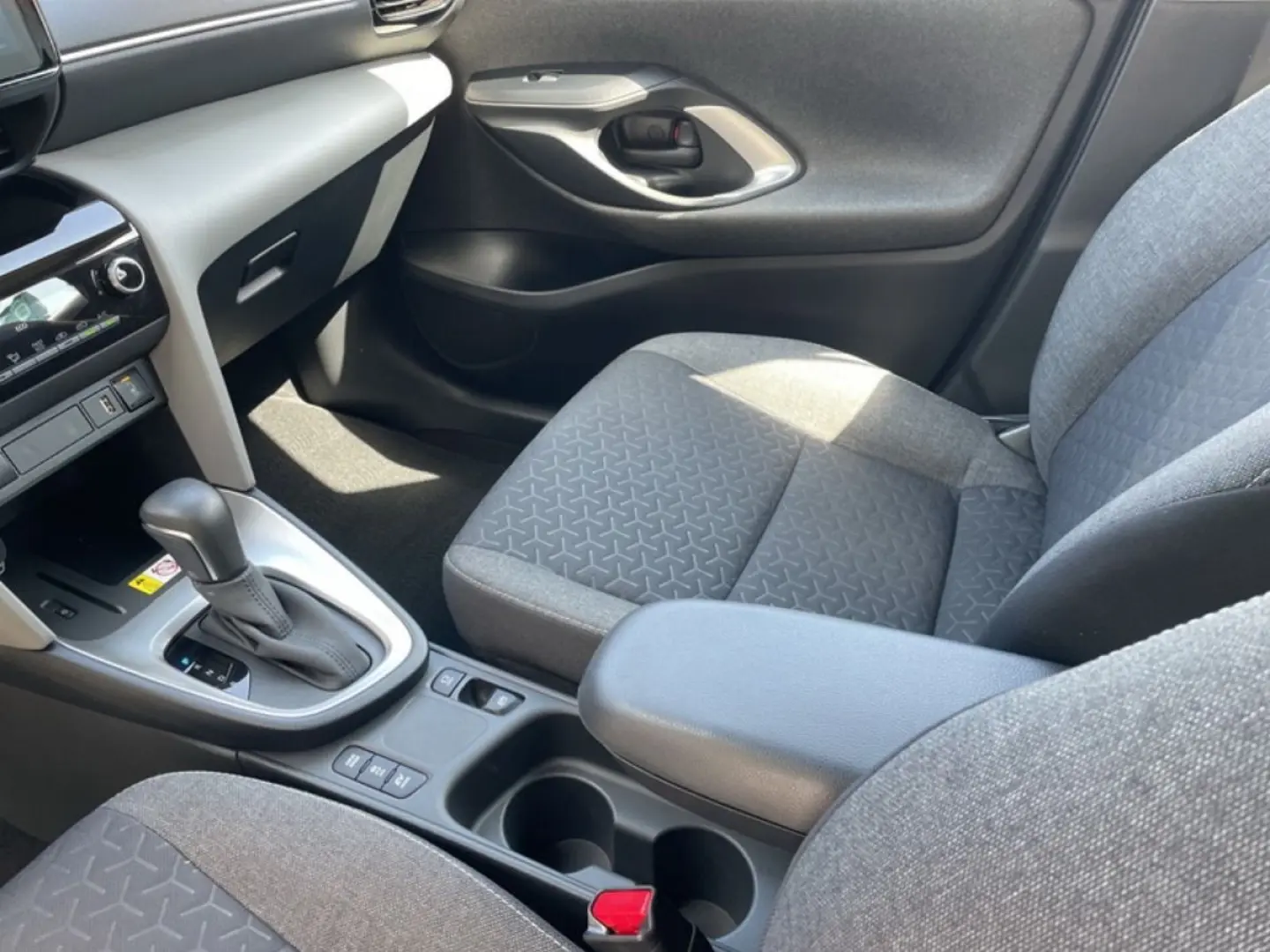 Yaris Cross 1.5 Hybrid Business  ACC SHZ CAM