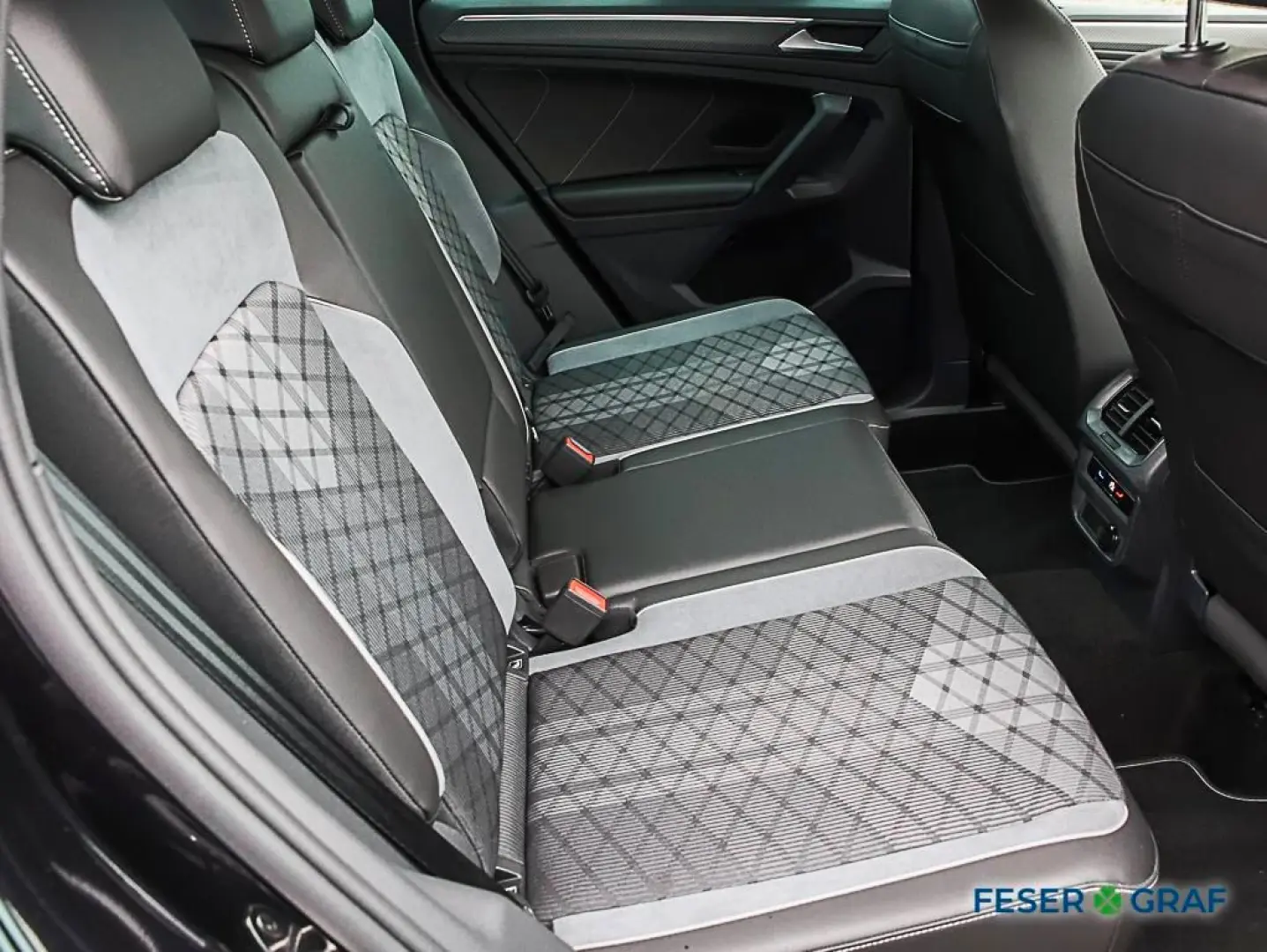 Tiguan 2.0 TDI R-Line DSG Matrix Navi RüKa Sitzh