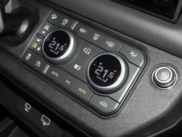 Defender 90 V8 P525 Carpathian Edition HUD Luftf