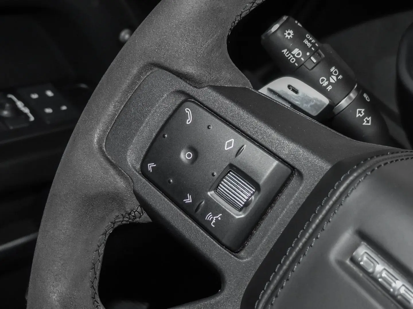 Defender 90 V8 P525 Carpathian Edition HUD Luftf