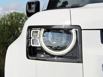 Defender 110 X-Dynamic SE PANO AHK 360  MATRIX