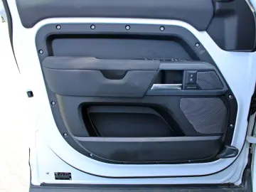 Defender 110 X-Dynamic SE PANO AHK 360  MATRIX