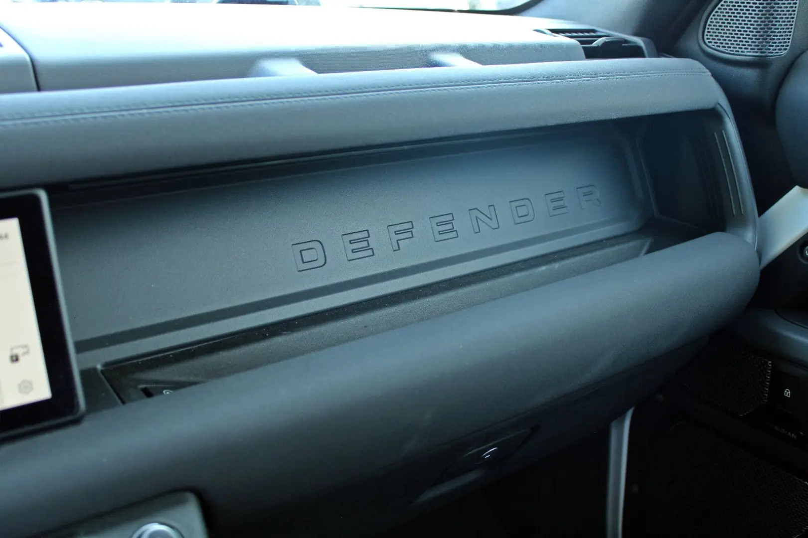 Defender 110 X-Dynamic SE PANO AHK 360  MATRIX