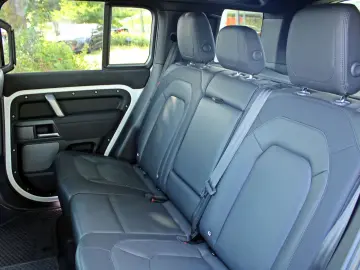 Defender 110 X-Dynamic SE PANO AHK 360  MATRIX