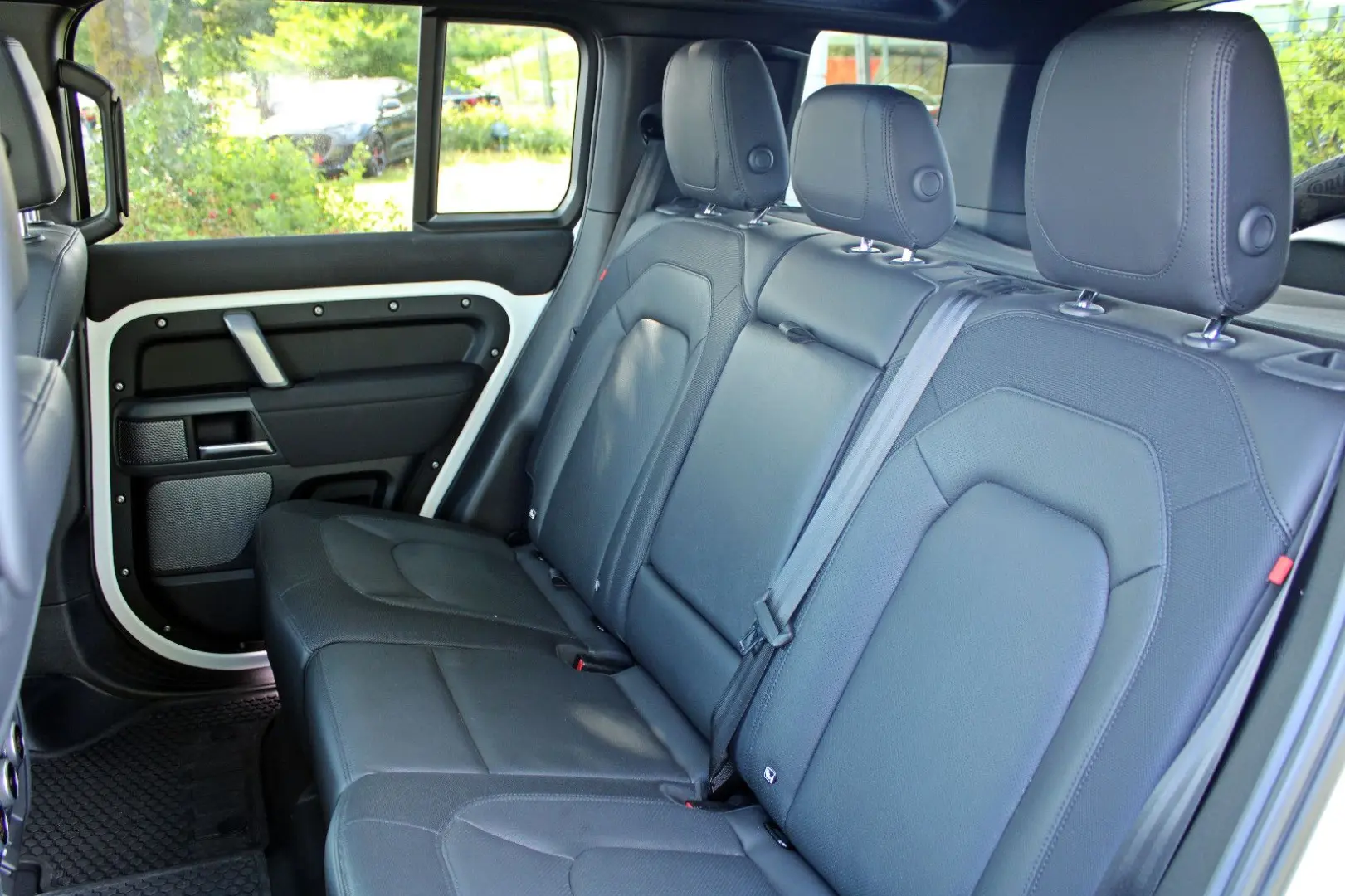 Defender 110 X-Dynamic SE PANO AHK 360  MATRIX