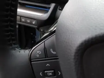 Prius 2.0 Plug-in Hybrid (PHEV) Advanced  LED