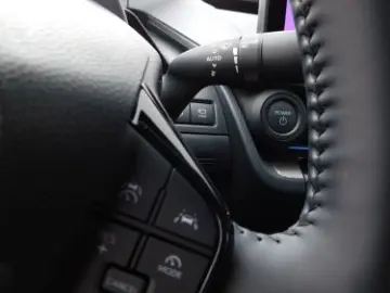 Prius 2.0 Plug-in Hybrid (PHEV) Advanced  LED