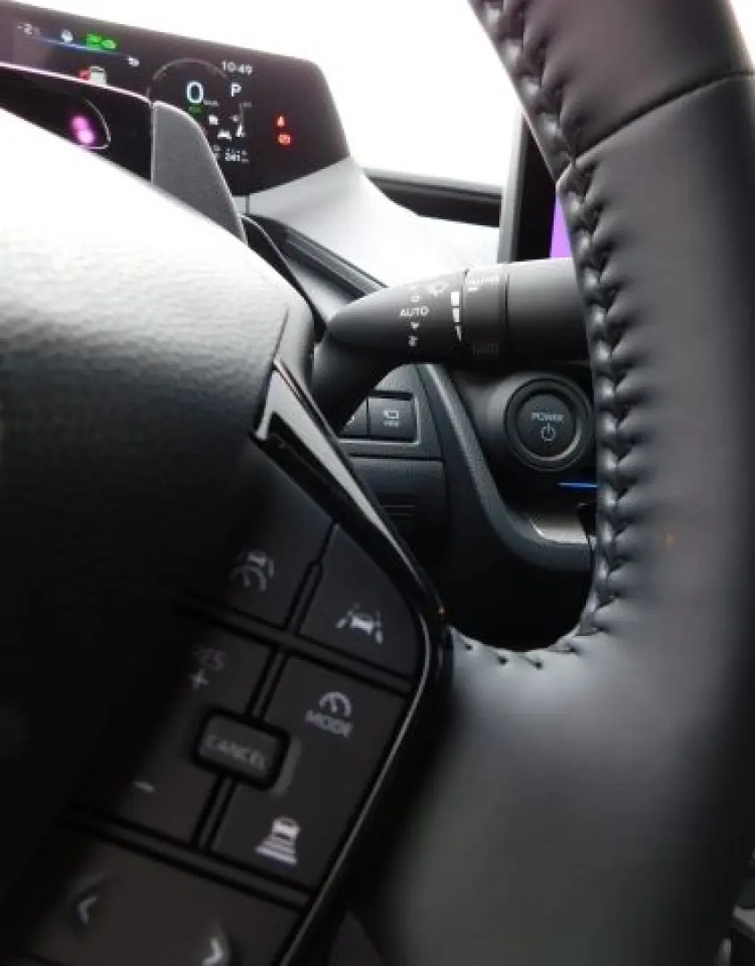 Prius 2.0 Plug-in Hybrid (PHEV) Advanced  LED