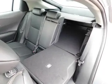 Prius 2.0 Plug-in Hybrid (PHEV) Advanced  LED