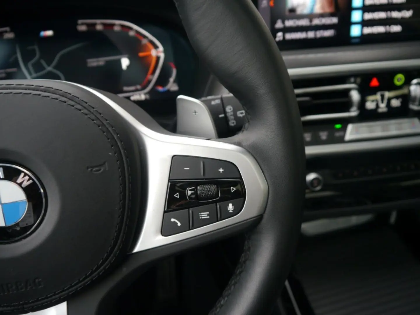 X3 xDrive30i M Sport A.  PANODACH H&K HUD AHK