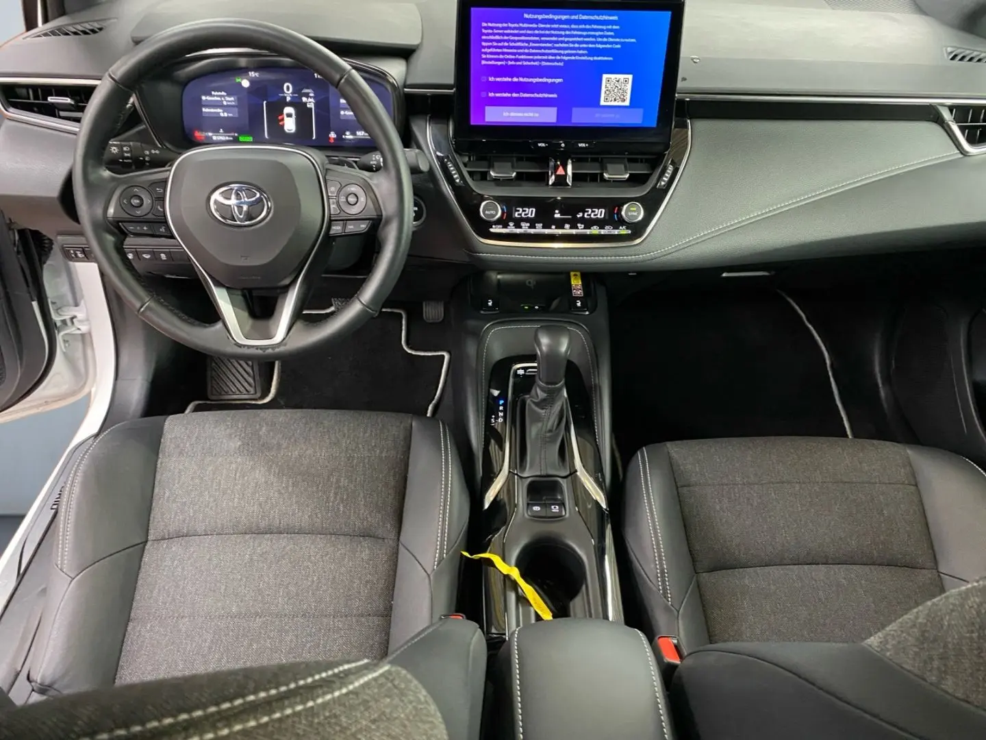 Corolla 2.0 Hybrid Team D  LED ACC CarPlay RCam