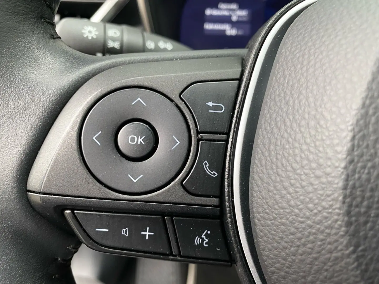 Corolla 2.0 Hybrid Team D  LED ACC CarPlay RCam