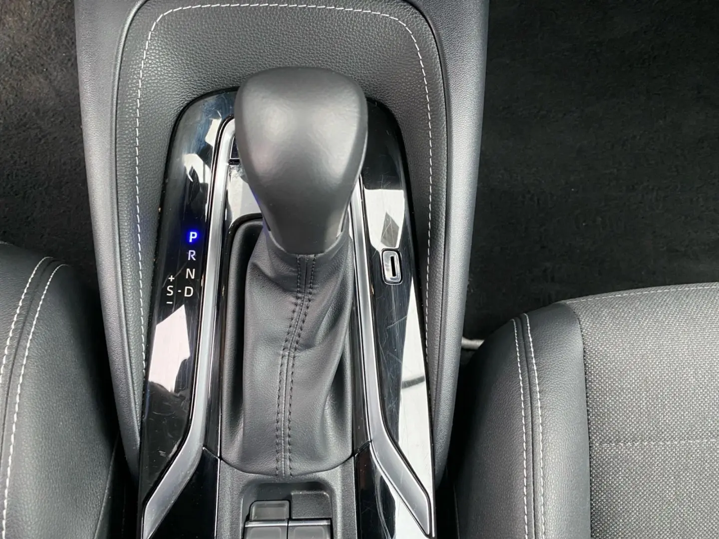 Corolla 2.0 Hybrid Team D  LED ACC CarPlay RCam