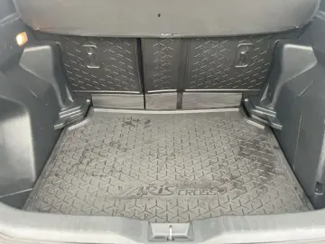 Yaris Cross 1.5 VVT-iE Hybrid TEAM D ACC LED NAV