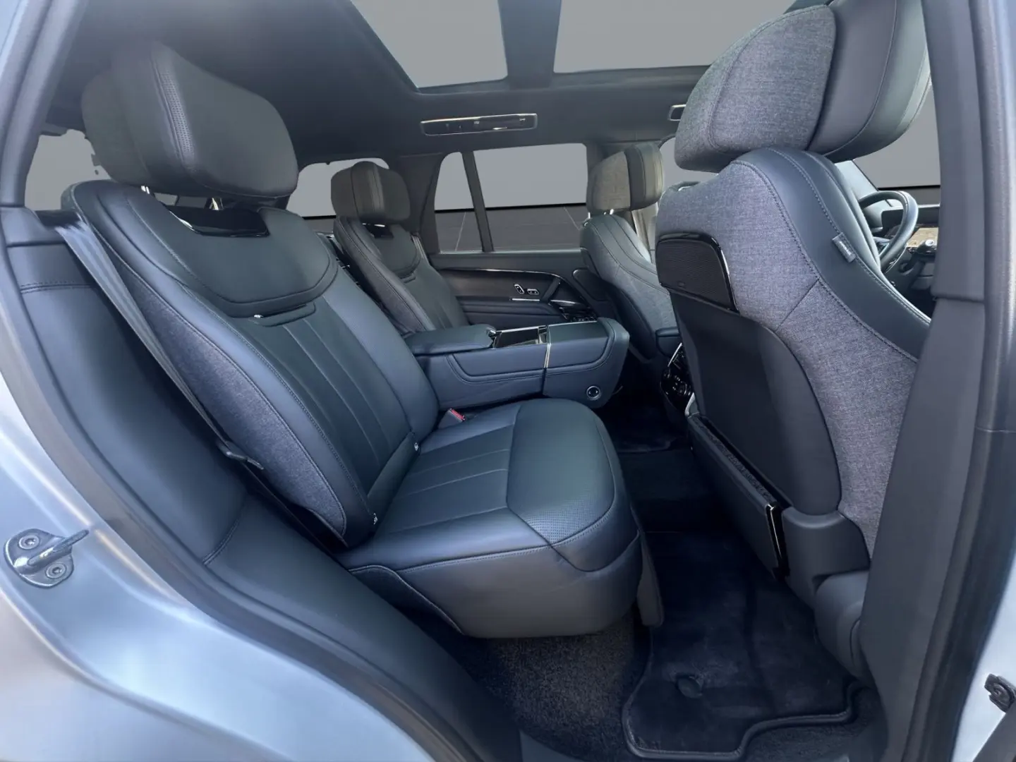 Range Rover P530 SV WinterPack AHK 360 Kam. 23