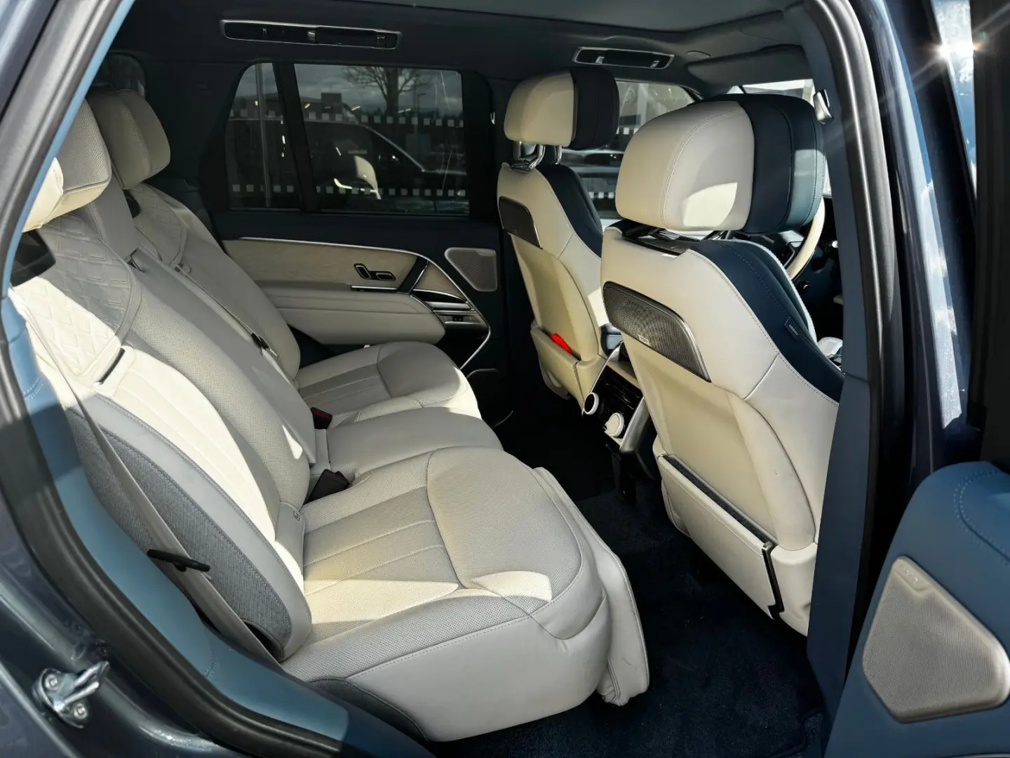 Range Rover P530 SV - 23  - AHK - Kommission