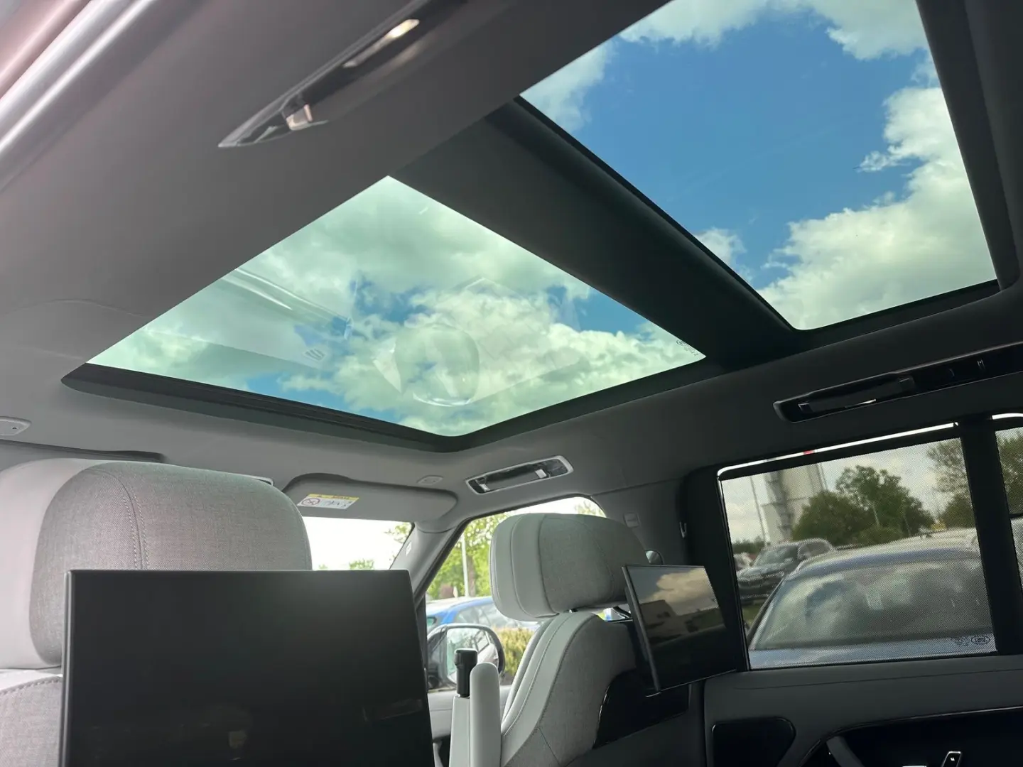 Range Rover 4.4 P615 SV 23Zoll AHK Stdhzg