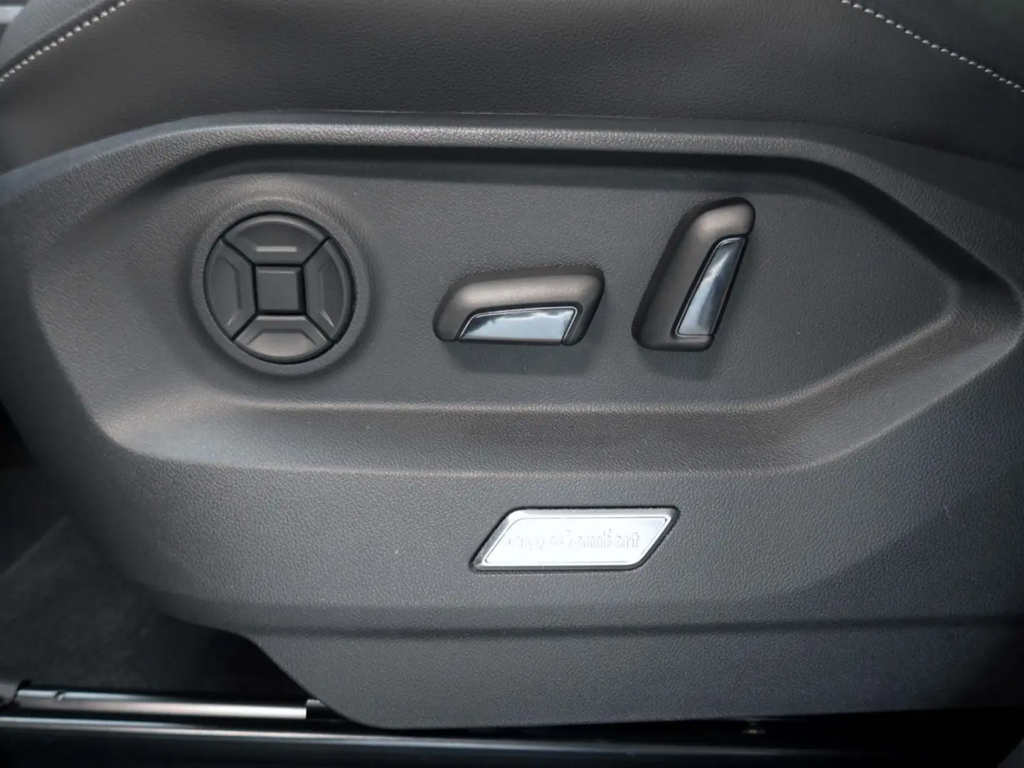 Touareg 3.0 TDI V6 4MOTION   LED RFK ACC Navi