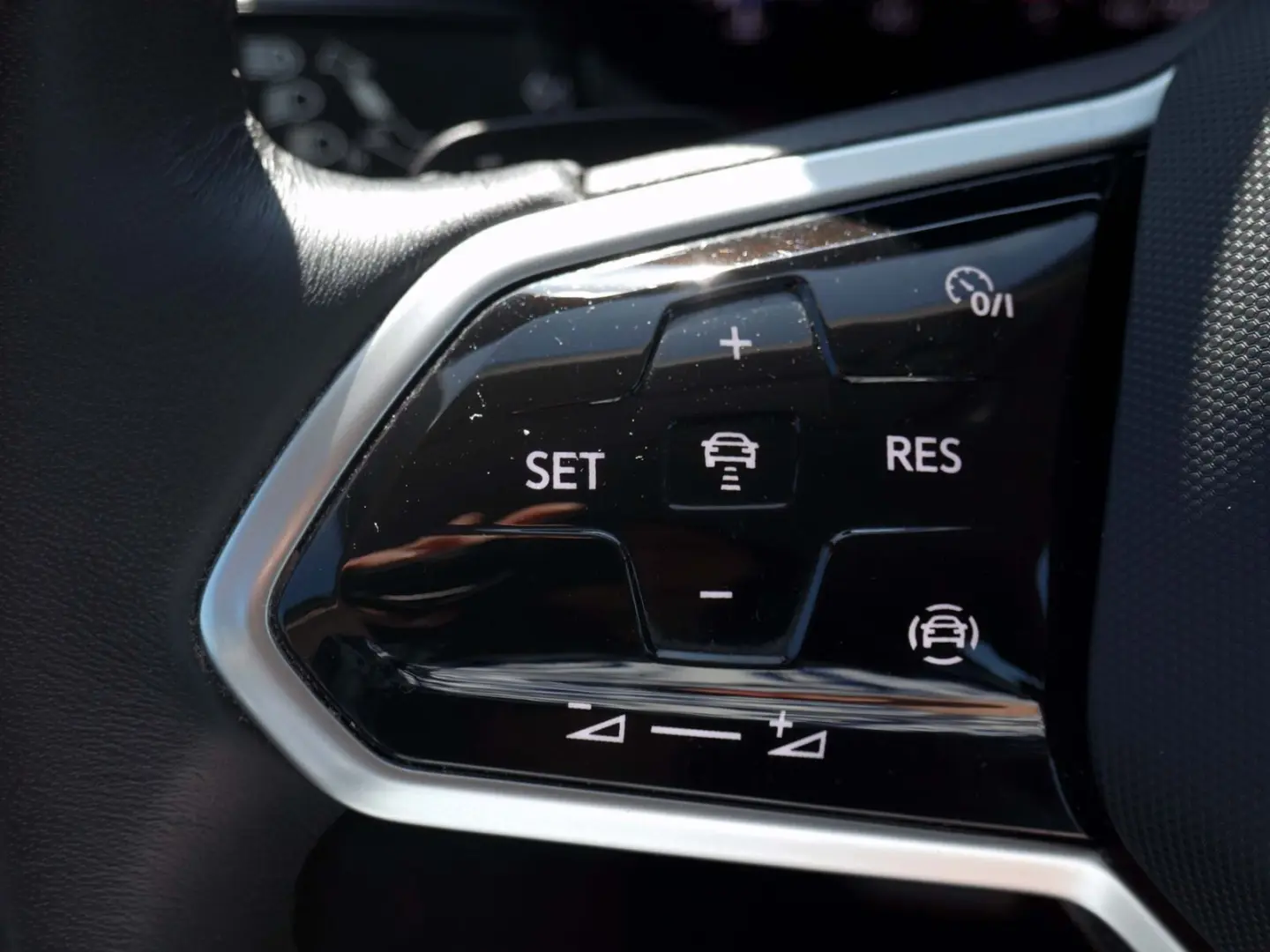 Touareg 3.0 TDI V6 4MOTION   LED RFK ACC Navi