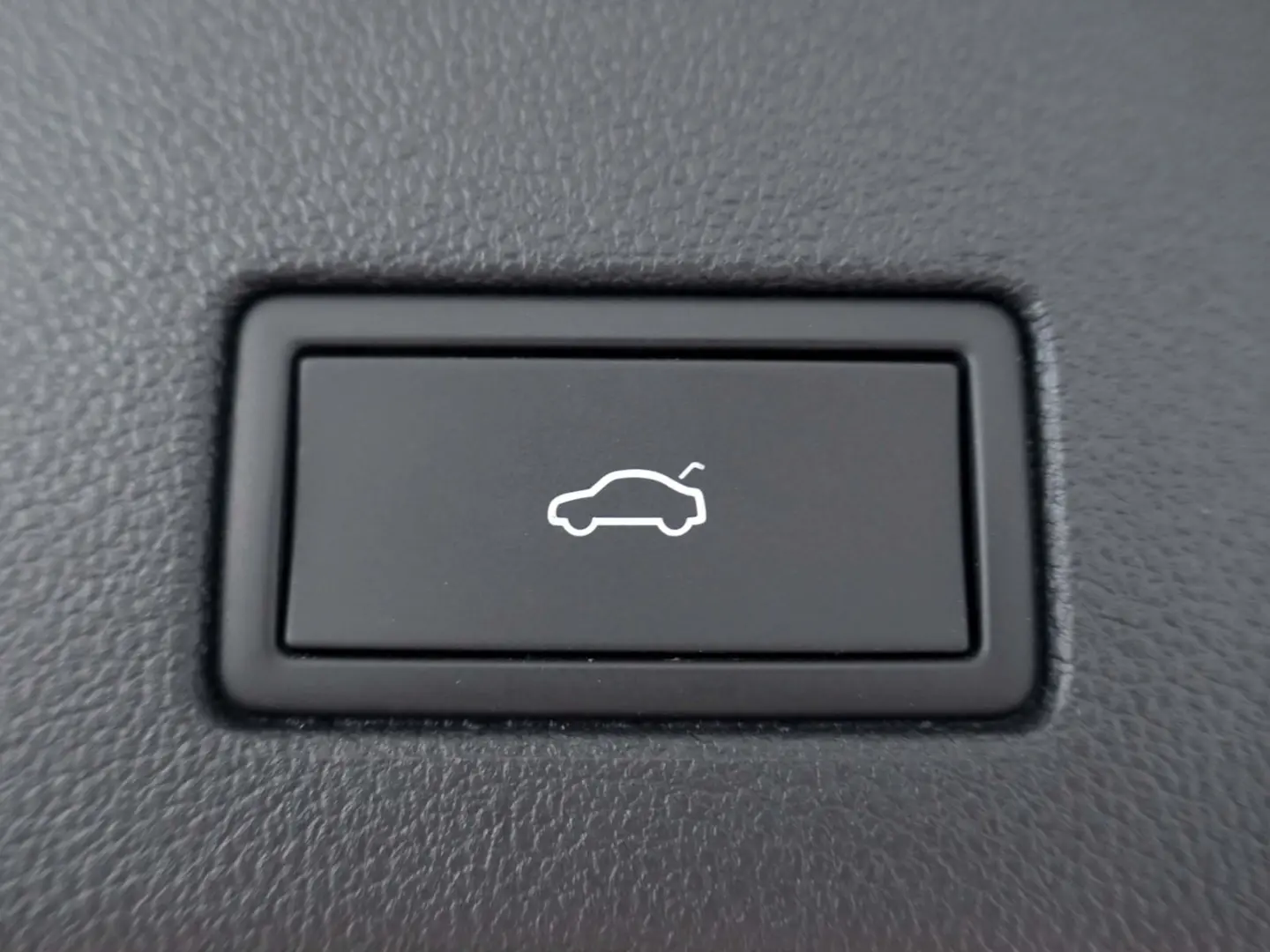 Touareg 3.0 TDI V6 4MOTION   LED RFK ACC Navi