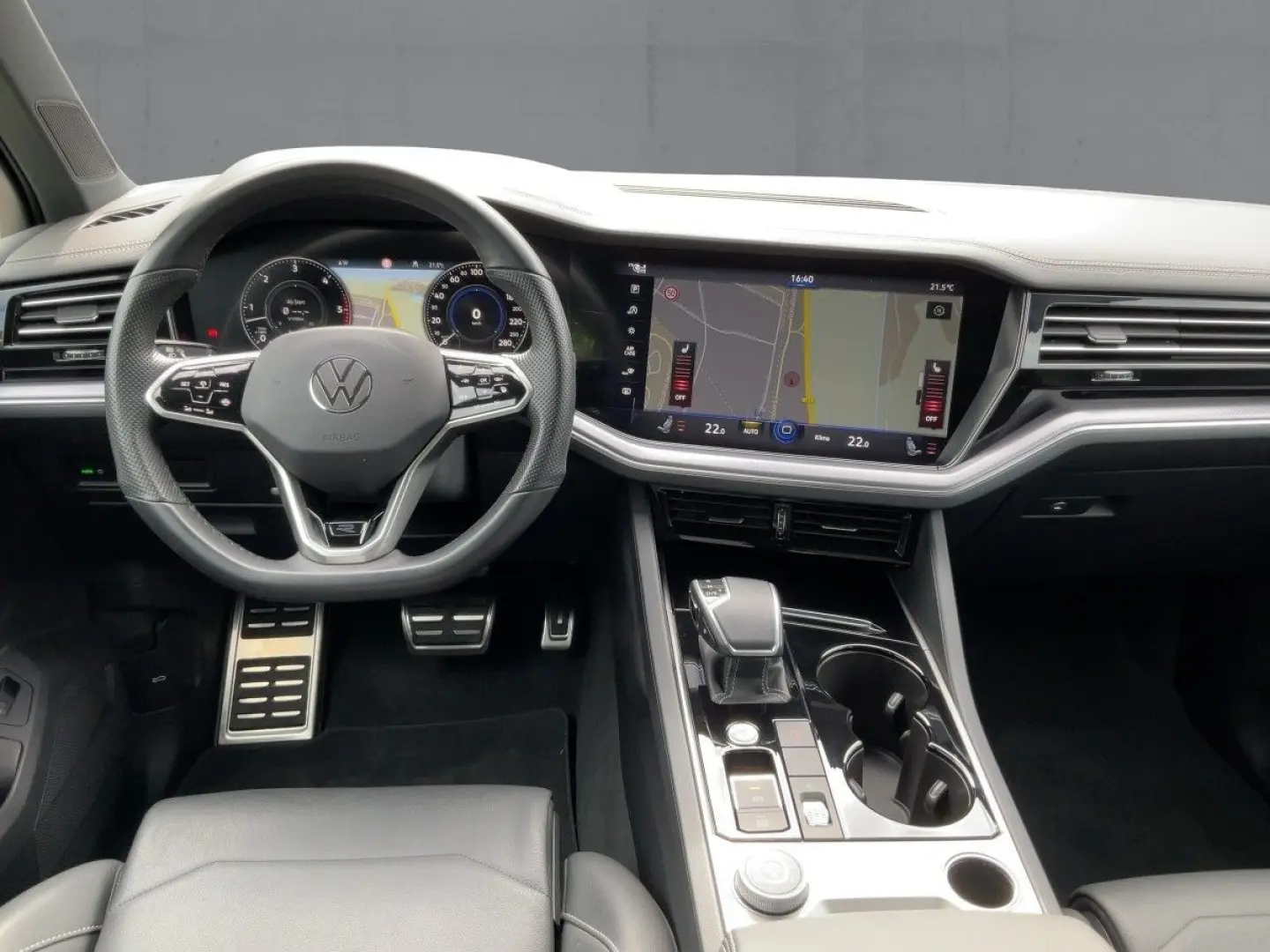 Touareg 3.0TDI 4M R-LINE LED NAVI ACC SHZ KAMERA