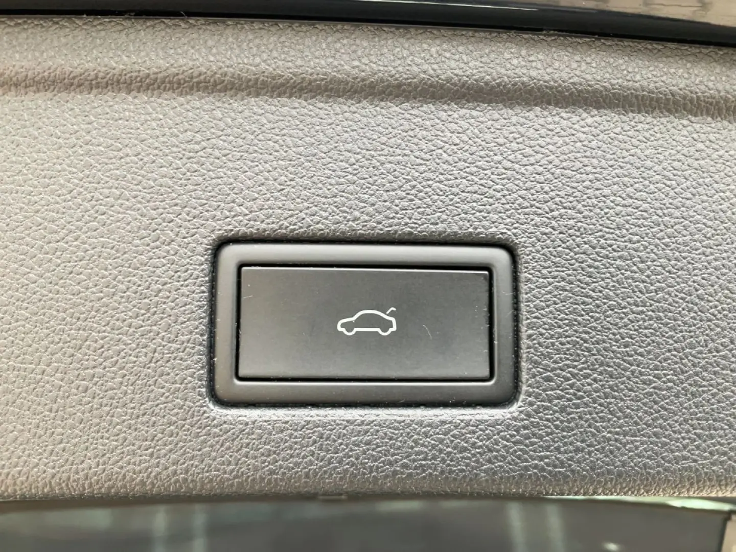 Touareg 3.0TDI 4M R-LINE LED NAVI ACC SHZ KAMERA