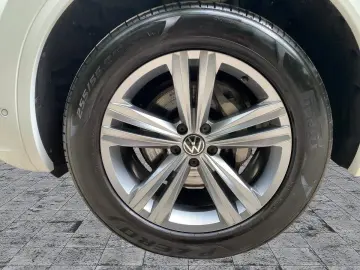 Touareg 3.0 TDI 4M R-LINE LED NAVI AHK ACC RFK